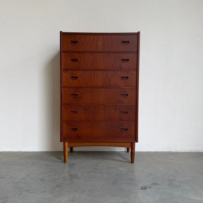 
                  
                    Vintage ladekast teak 6* op eiken frame - LOUI
                  
                