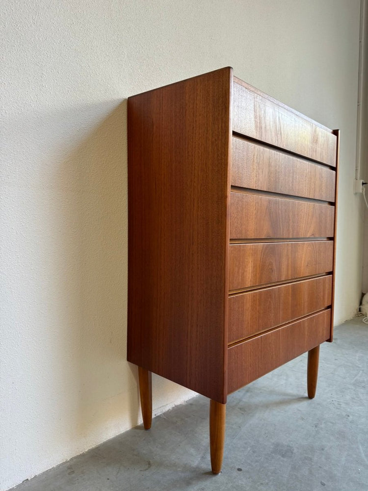 
                  
                    Vintage ladekast teak 6*greeploos - LOUI.STORE
                  
                