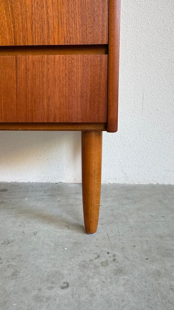 
                  
                    Vintage ladekast teak 6*greeploos - LOUI.STORE
                  
                