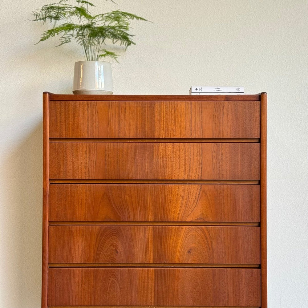 
                  
                    Vintage ladekast teak 6*greeploos - LOUI.STORE
                  
                