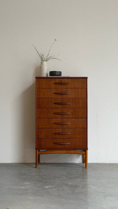 
                  
                    Vintage ladekast teak op eiken frame 7* - LOUI
                  
                