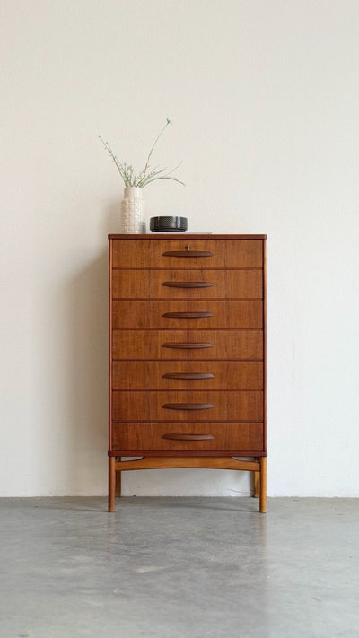 
                  
                    Vintage ladekast teak op eiken frame 7* - LOUI
                  
                