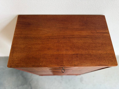 
                  
                    Vintage ladekast teak op eiken frame 7* - LOUI
                  
                