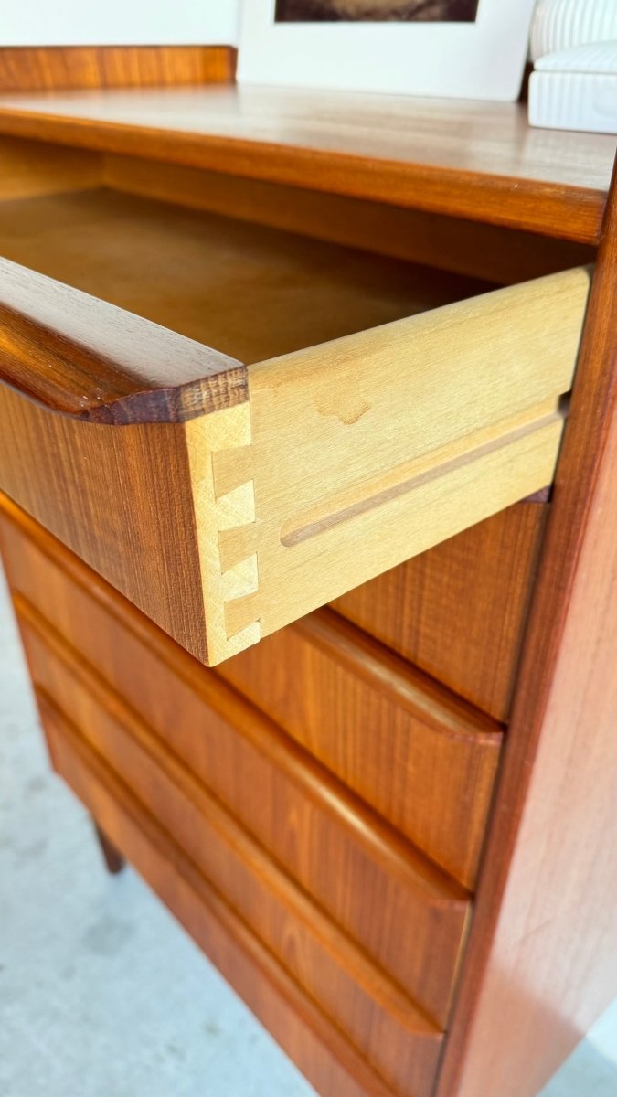 
                  
                    Vintage ladekast teak - rand 6* - LOUI.STORE
                  
                