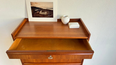 
                  
                    Vintage ladekast teak - rand 6* - LOUI.STORE
                  
                