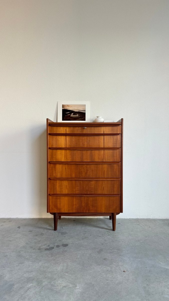 
                  
                    Vintage ladekast teak - rand 6* - LOUI.STORE
                  
                