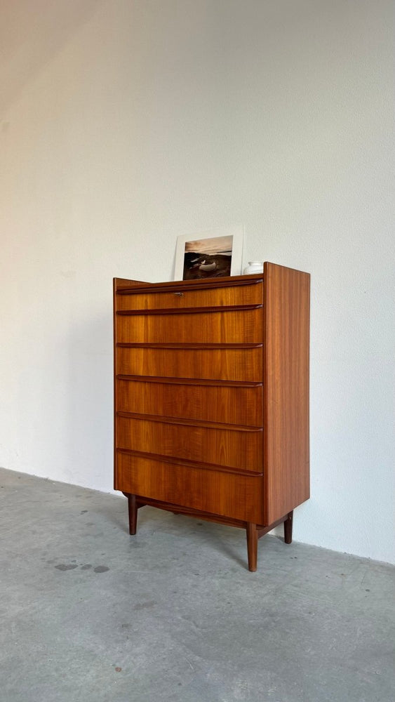 
                  
                    Vintage ladekast teak - rand 6* - LOUI.STORE
                  
                