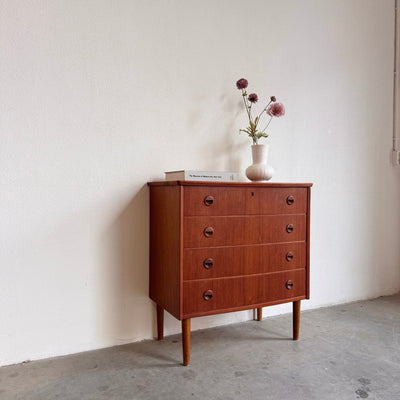 
                  
                    Vintage ladekast teak ronde voorkant - LOUI.STORE
                  
                