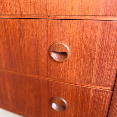 
                  
                    Vintage ladekast teak ronde voorkant - LOUI.STORE
                  
                