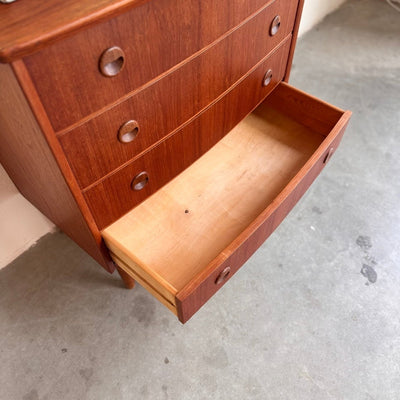 
                  
                    Vintage ladekast teak ronde voorkant - LOUI.STORE
                  
                