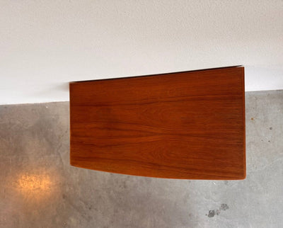 
                  
                    Vintage ladekast teak ronde voorkant - LOUI.STORE
                  
                