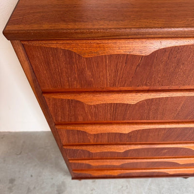 
                  
                    Vintage ladekast ‘vleermuis’ greep teak 6* - LOUI.STORE
                  
                