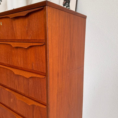 
                  
                    Vintage ladekast ‘vleermuis’ greep teak 6* - LOUI.STORE
                  
                