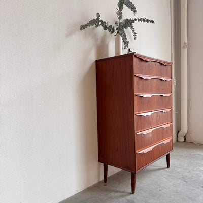 
                  
                    Vintage ladekast ‘vleermuis’ greep teak 6* - LOUI.STORE
                  
                