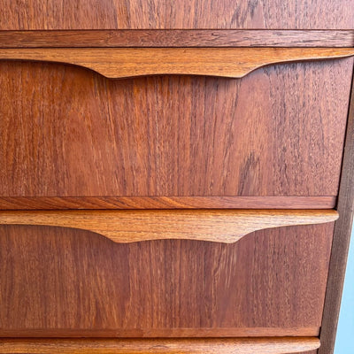 
                  
                    Vintage ladekast ‘vleermuis’ greep teak 6* - LOUI.STORE
                  
                
