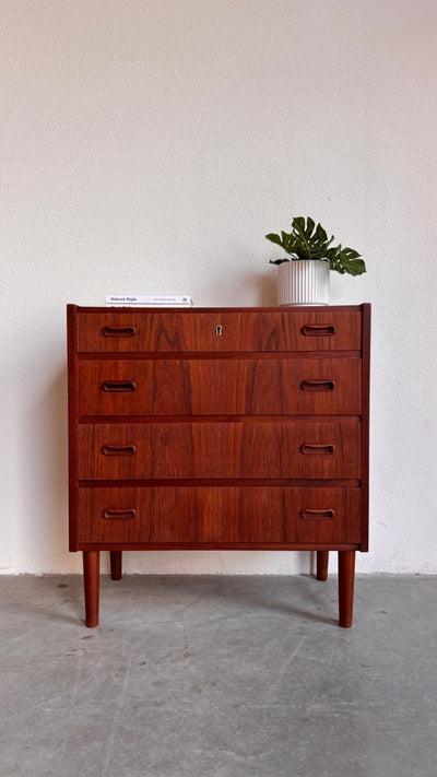 
                  
                    Vintage ladekastje 1&3 teak - LOUI.STORE
                  
                