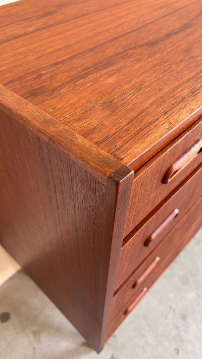 
                  
                    Vintage ladekastje 1&3 teak - LOUI.STORE
                  
                