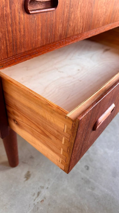 
                  
                    Vintage ladekastje 1&3 teak - LOUI.STORE
                  
                