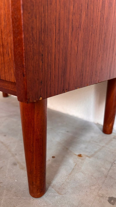 
                  
                    Vintage ladekastje 1&3 teak - LOUI.STORE
                  
                