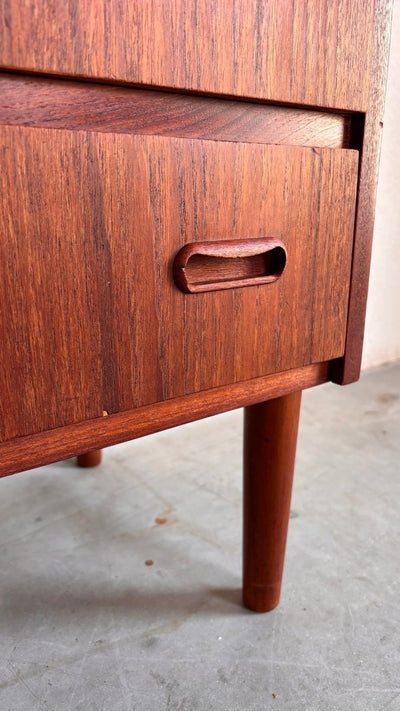 
                  
                    Vintage ladekastje 1&3 teak - LOUI.STORE
                  
                