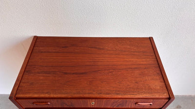 
                  
                    Vintage ladekastje 1&3 teak - LOUI.STORE
                  
                