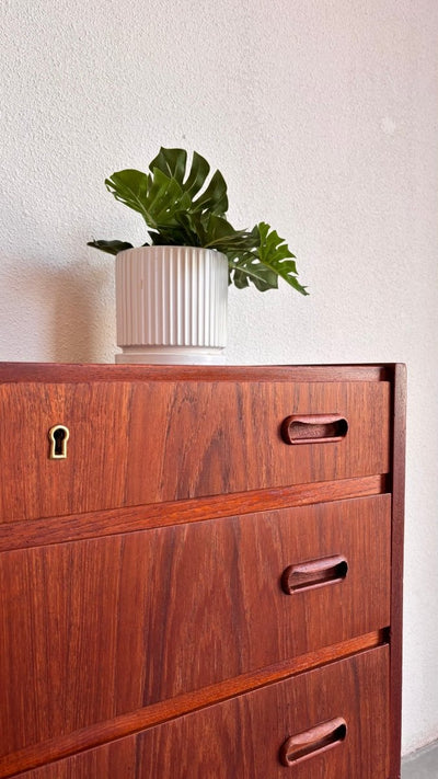 
                  
                    Vintage ladekastje 1&3 teak - LOUI.STORE
                  
                