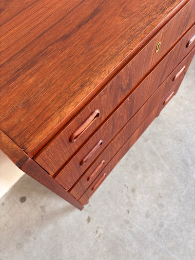 
                  
                    Vintage ladekastje 1&3 teak - LOUI.STORE
                  
                
