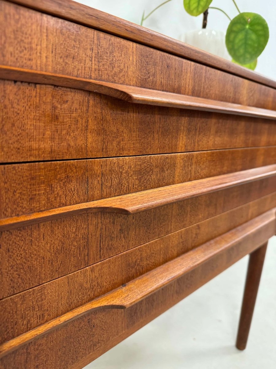 
                  
                    Vintage ladekastje 3* teak - LOUI.STORE
                  
                