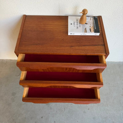
                  
                    Vintage ladekastje teak 3* - LOUI
                  
                