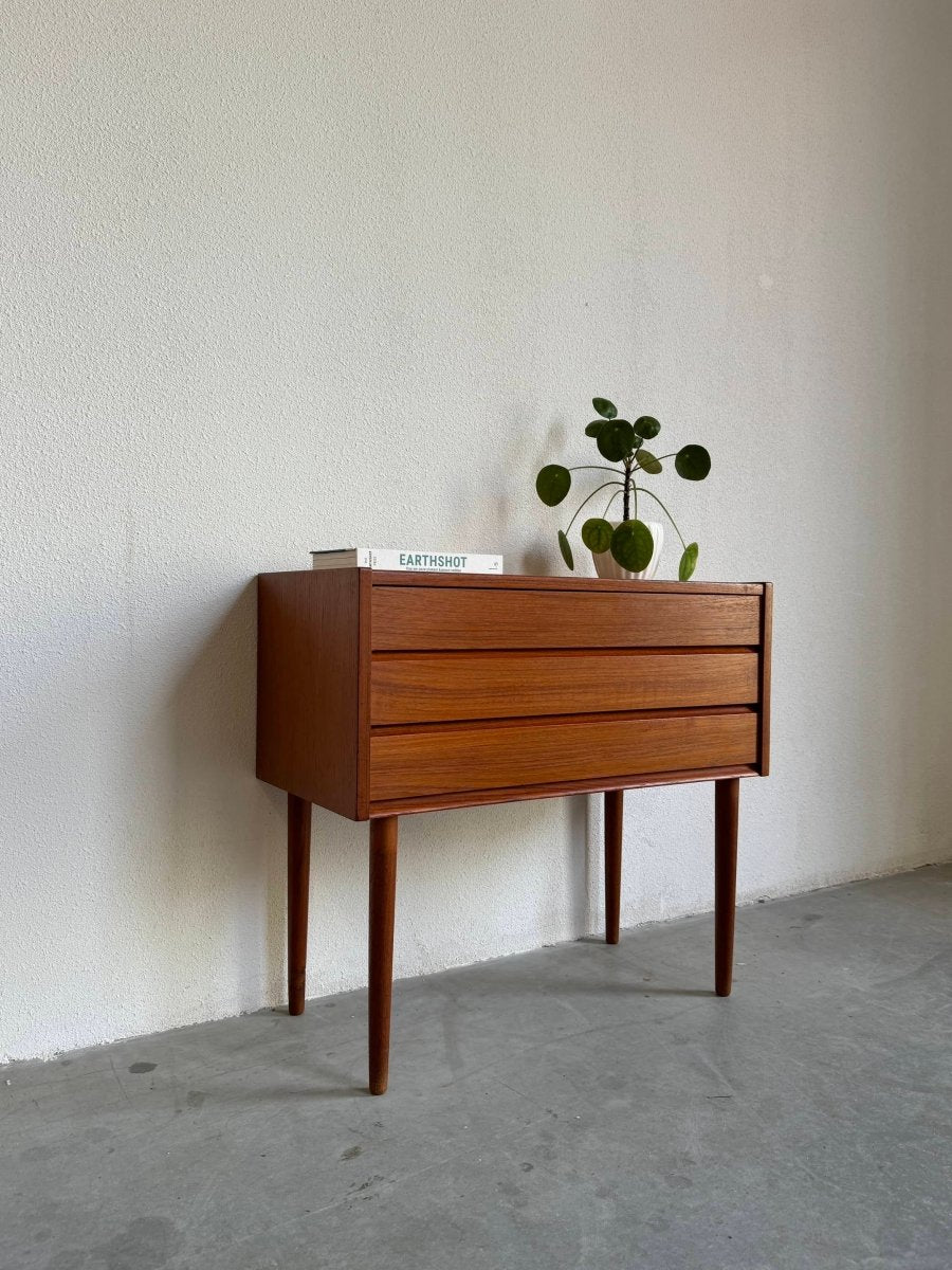 
                  
                    Vintage ladekastje teak 3* - LOUI.STORE
                  
                