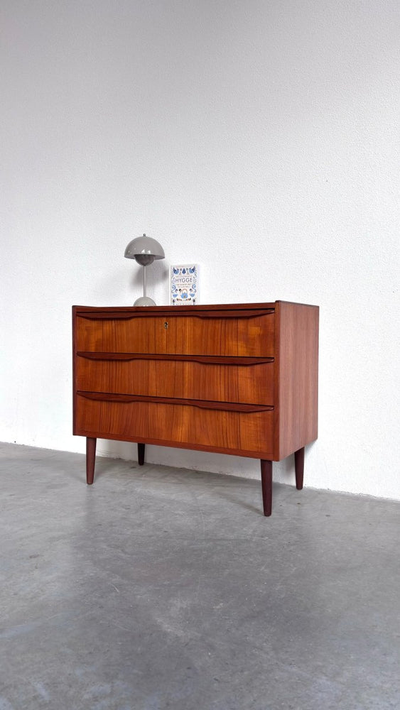 
                  
                    Vintage ladekastje teak 3* - LOUI.STORE
                  
                