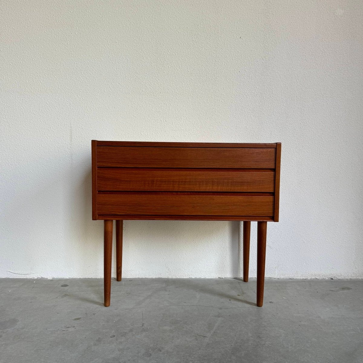 
                  
                    Vintage ladekastje teak 3* - LOUI.STORE
                  
                