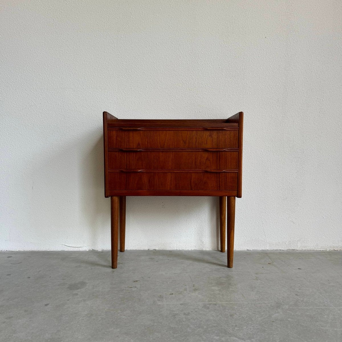 
                  
                    Vintage ladekastje teak 3* - LOUI.STORE
                  
                