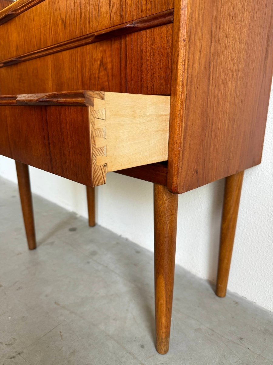 
                  
                    Vintage ladekastje teak 3* - LOUI.STORE
                  
                