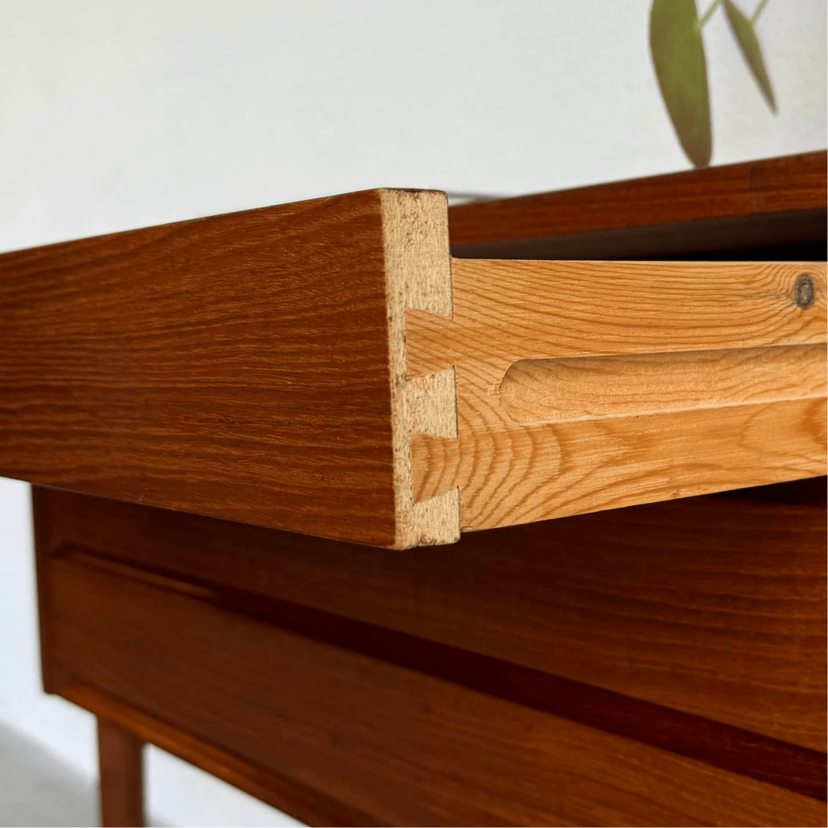 
                  
                    Vintage ladekastje teak 3* - LOUI.STORE
                  
                