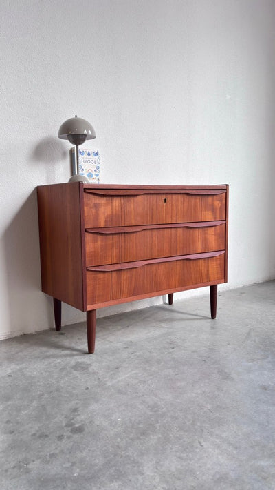 
                  
                    Vintage ladekastje teak 3* - LOUI.STORE
                  
                