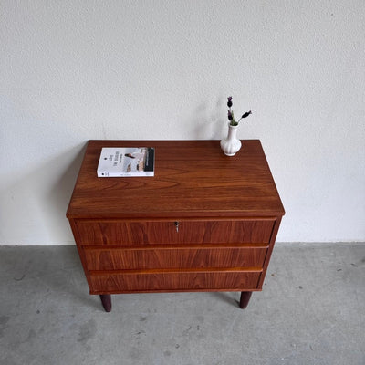 
                  
                    Vintage ladekastje teak 3* slanke greep - LOUI
                  
                