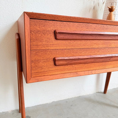 
                  
                    Vintage ladekastje V-frame teak 2* - LOUI
                  
                