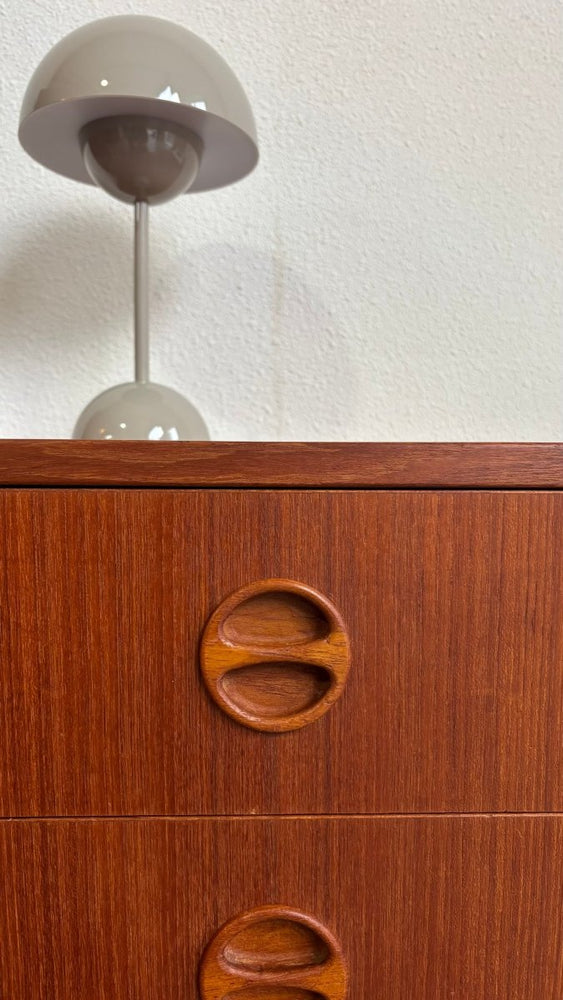 
                  
                    Vintage lage dubbele ladekast teak 4* - LOUI.STORE
                  
                