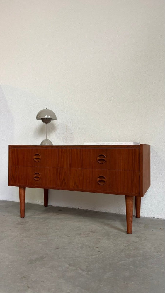 
                  
                    Vintage lage dubbele ladekast teak 4* - LOUI.STORE
                  
                