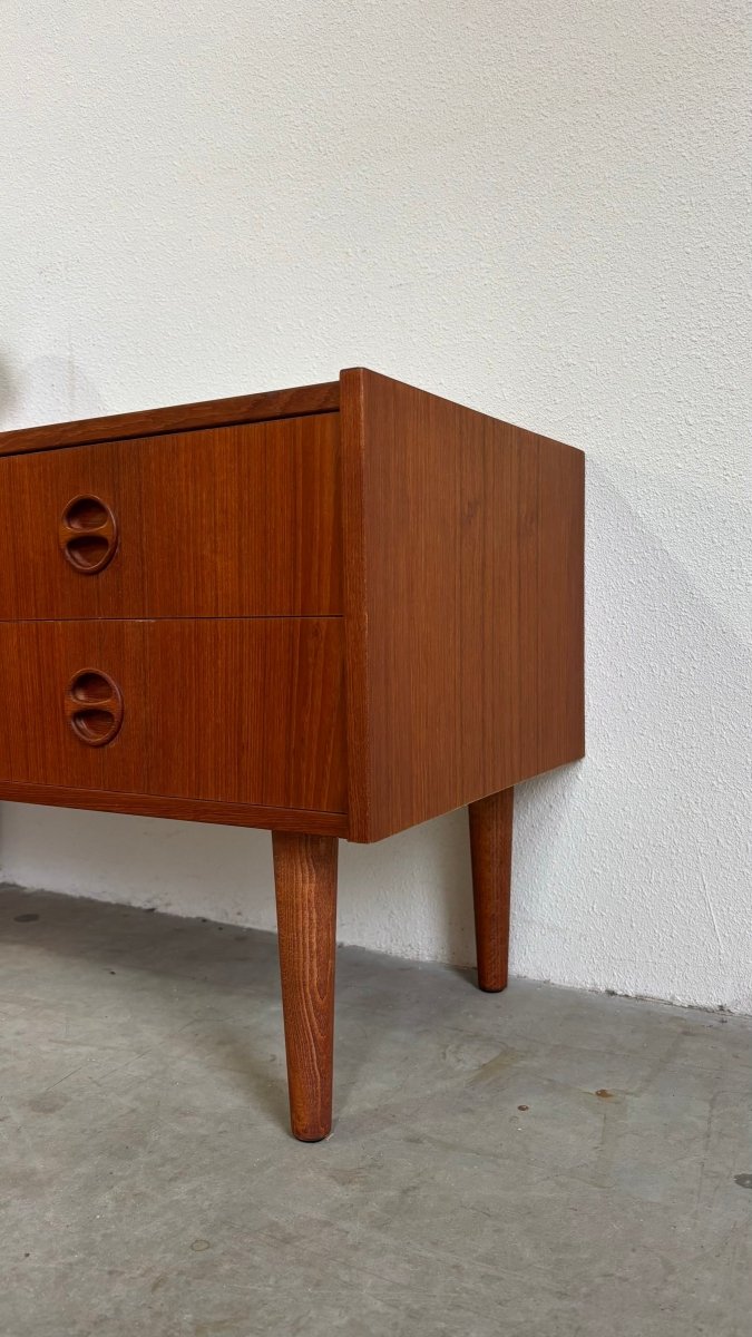 
                  
                    Vintage lage dubbele ladekast teak 4* - LOUI.STORE
                  
                