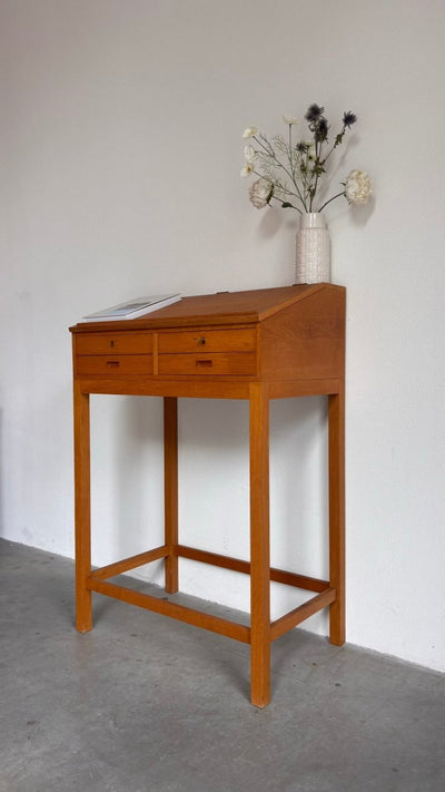
                  
                    Vintage lessenaar - bureau eiken - LOUI.STORE
                  
                