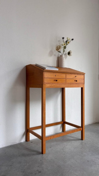 
                  
                    Vintage lessenaar - bureau eiken - LOUI.STORE
                  
                