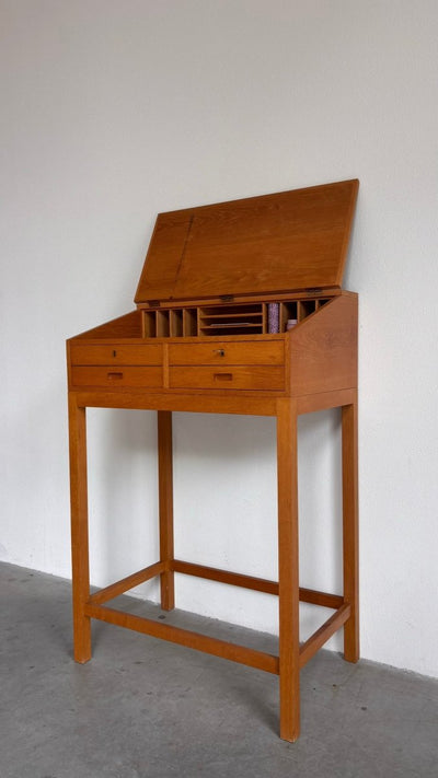 
                  
                    Vintage lessenaar - bureau eiken - LOUI.STORE
                  
                