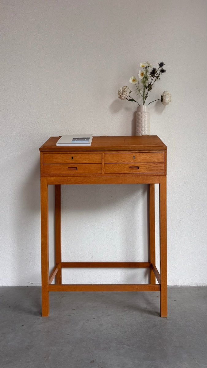
                  
                    Vintage lessenaar - bureau eiken - LOUI.STORE
                  
                