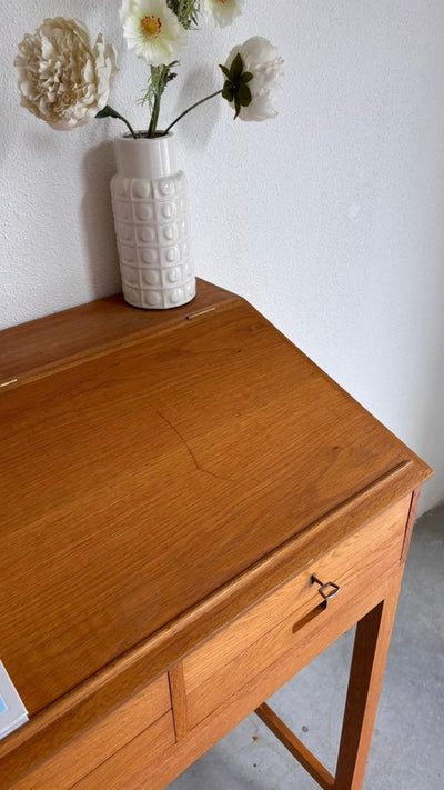 
                  
                    Vintage lessenaar - bureau eiken - LOUI.STORE
                  
                