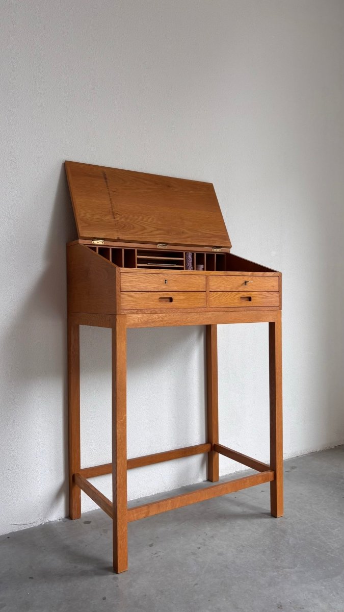 
                  
                    Vintage lessenaar - bureau eiken - LOUI.STORE
                  
                