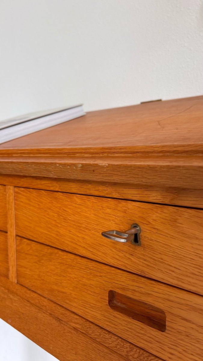 
                  
                    Vintage lessenaar - bureau eiken - LOUI.STORE
                  
                