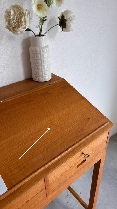 
                  
                    Vintage lessenaar - bureau eiken - LOUI.STORE
                  
                