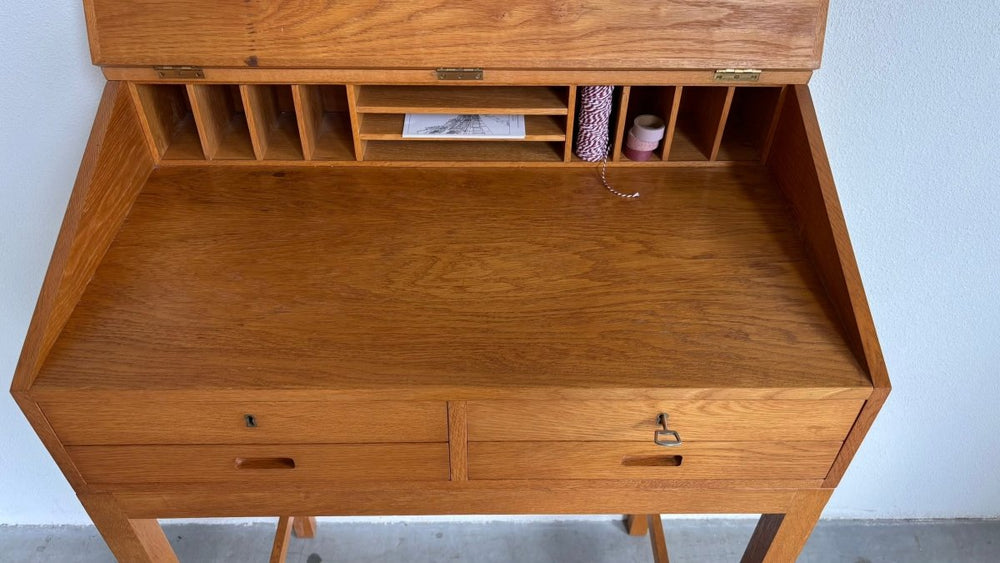 
                  
                    Vintage lessenaar - bureau eiken - LOUI.STORE
                  
                